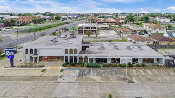 Fidelity Bank Building Annex: 3829 Veterans Blvd, Metairie, LA 70002